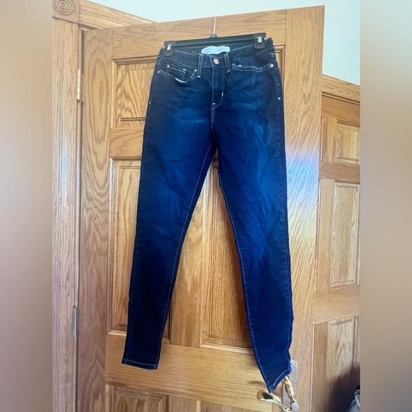Signature by Levi’s - Mid Rise Skinny Jeans - Picture 1 of 7